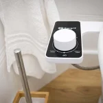 Dettaglio del dispositivo bidet accessorio installato sul WC della casa vacanze La Dimora di Arianna a Cariati.